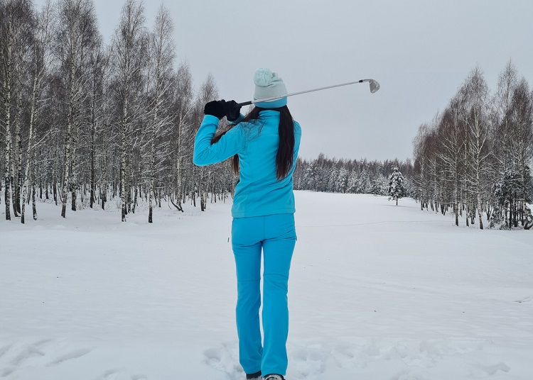 lady golfer winter
