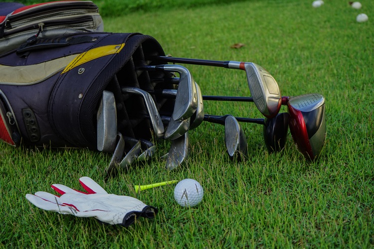 how to clean a golf bag